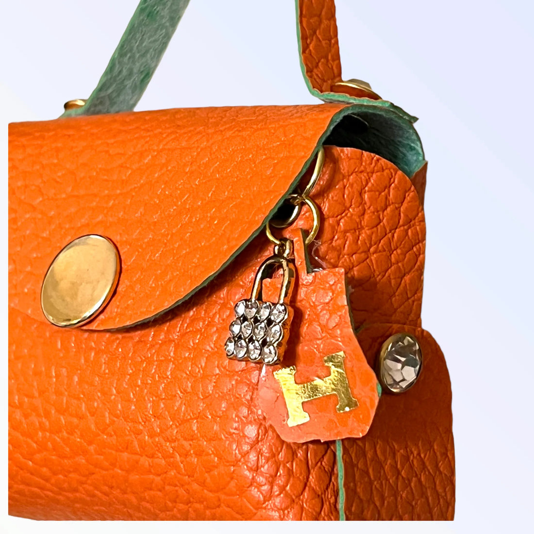 Pickup bag with lock charm, side view
