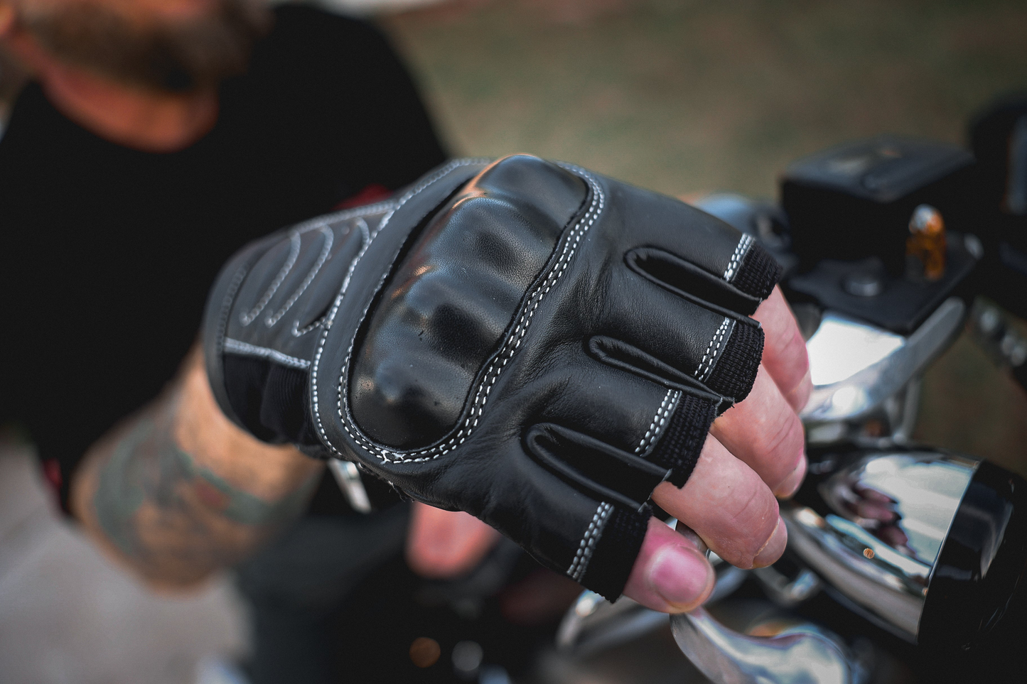 Men's Fingerless Cowhide Leather Gloves - Black (8375.00)