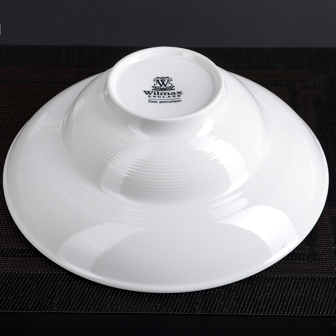 Wilmax Porcelain Deep Plate, 9.75 in / 470 ml