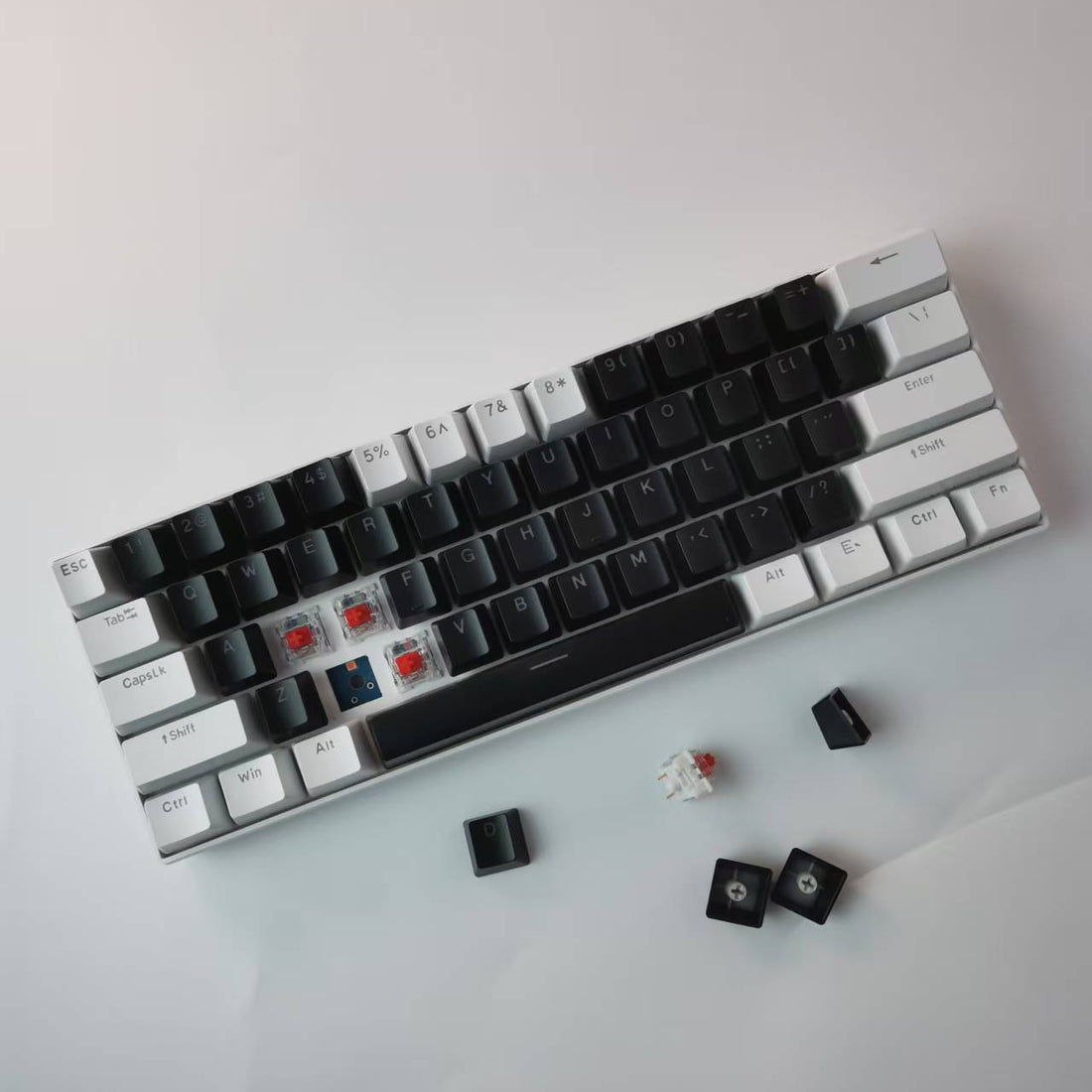 Black and white two-tone mechanical keyboard with loose keycaps