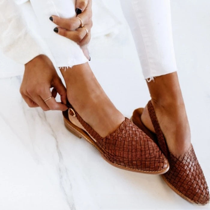 Pointed-toe woven women?s shoes
