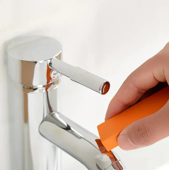 Cleaning eraser in use
