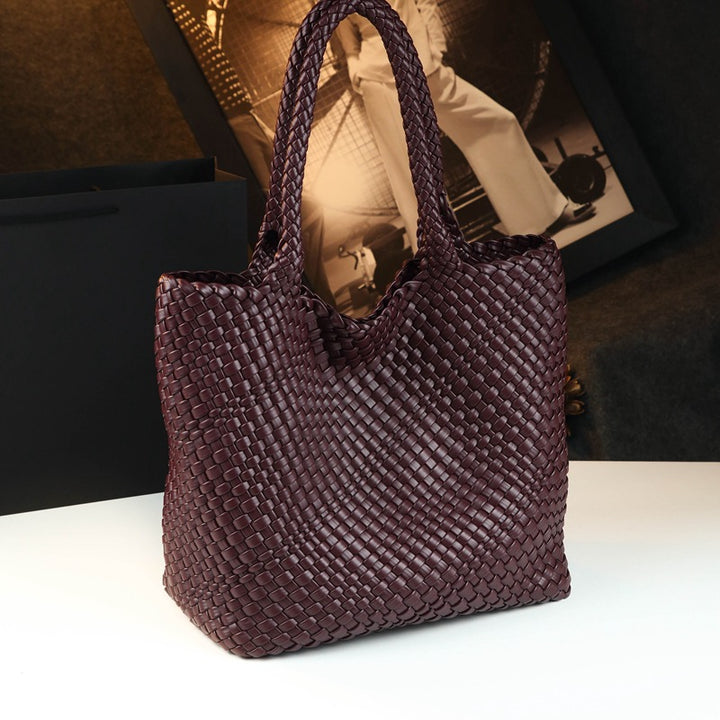 Cowhide shoulder bag side profile detail