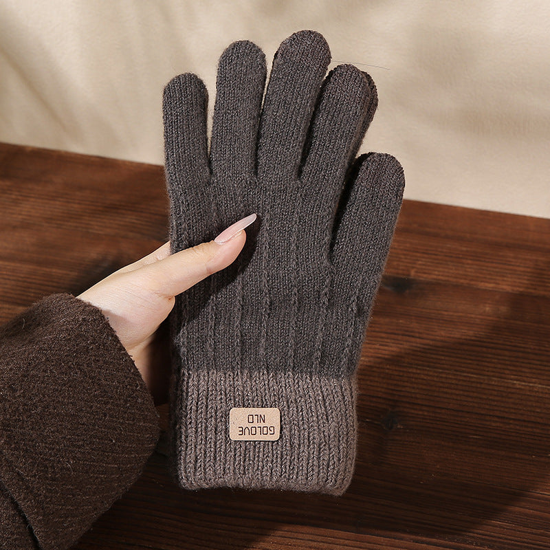 Knitted gloves for men and women in winter