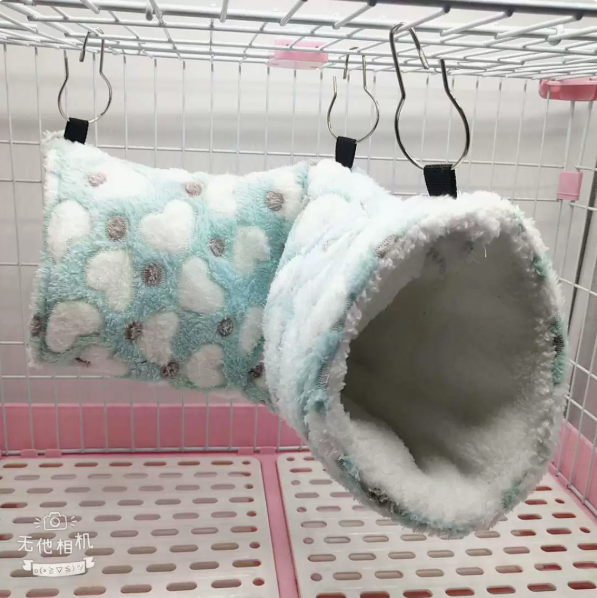 Plush tunnel nest interior fleece lining