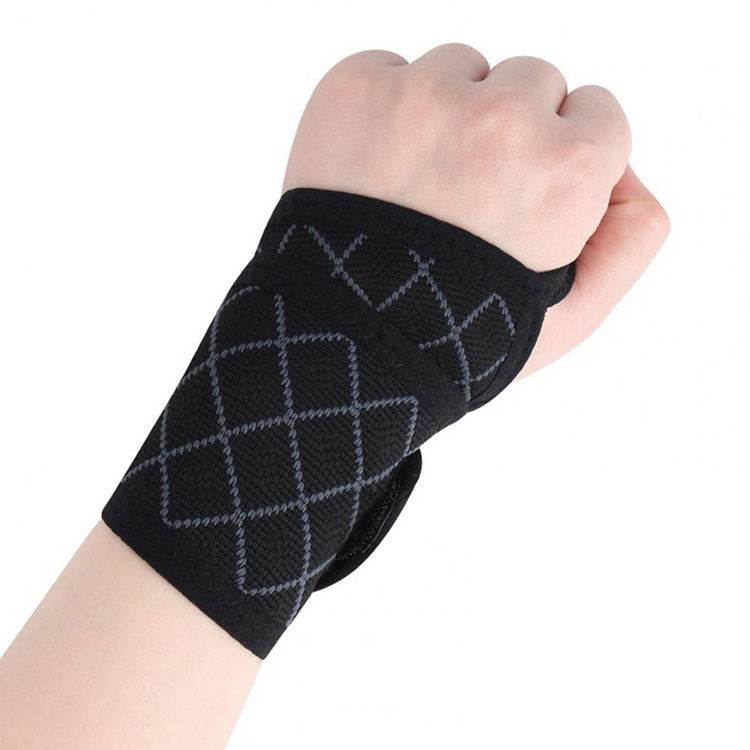 Wrist brace fit shown on wrist size range