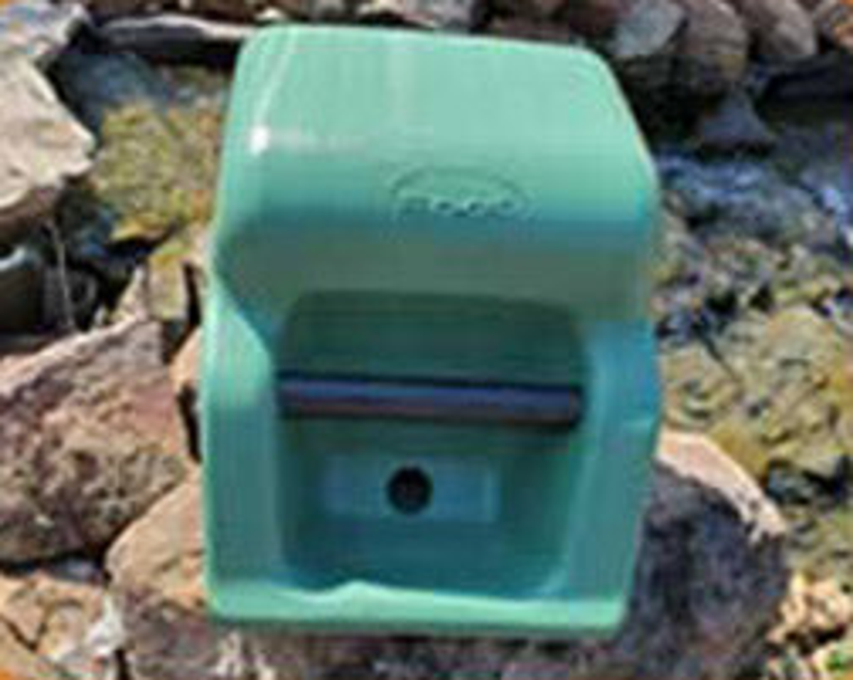 Drinking Spot Gravity-Fed Outdoor Pet Waterer