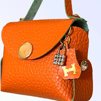 Pickup bag with lock charm, front view