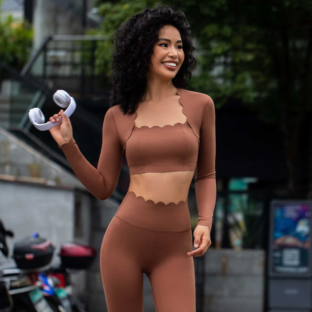 Wavy Lace Fitness Set with Chest Support