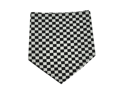 Racing flag pet bandana, close-up of seam