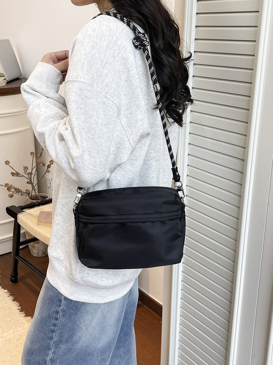 Women's lightweight nylon mini square crossbody camera bag, photo 2