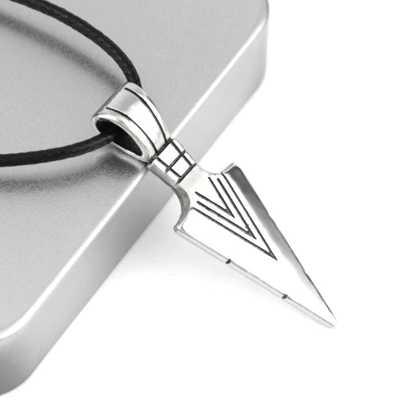 Men's pointed pendant necklace