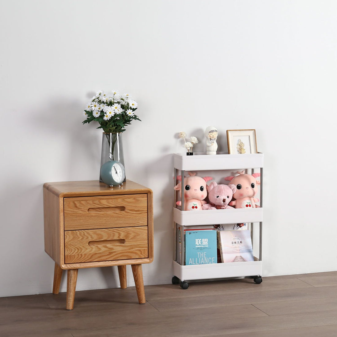 Top tier detail on 3-tier slim rolling storage cart