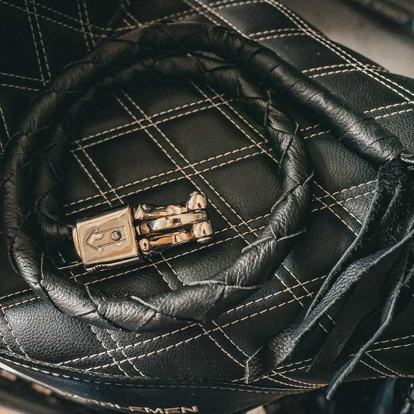 Biker Get-Back Whip - Premium Cowhide Leather (Black)