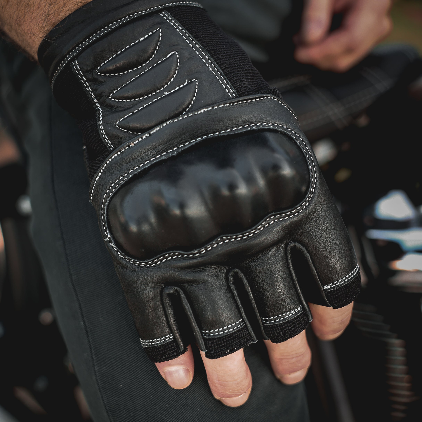 Men's Fingerless Cowhide Leather Gloves - Black (8375.00)