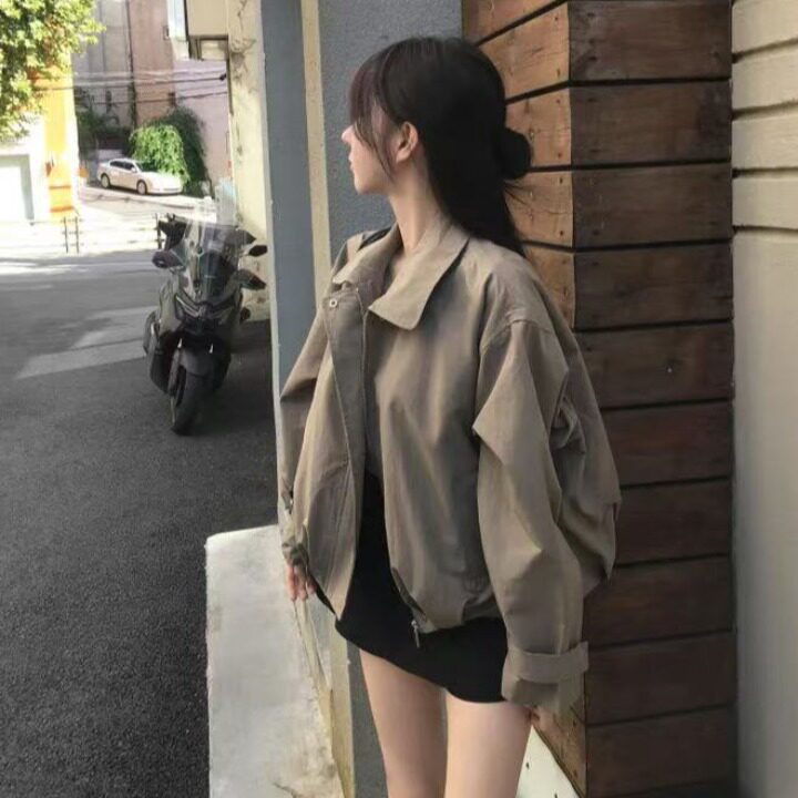 Women's short loose-fit trench coat with lapel collar, photo 2