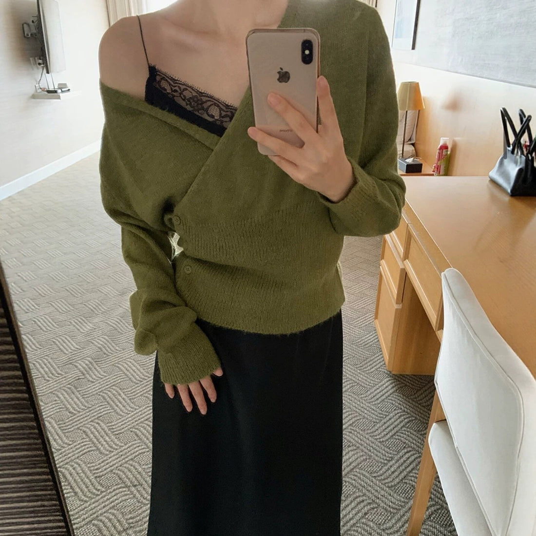 Women's V-neck knit sweater with diagonal button placket, photo 1