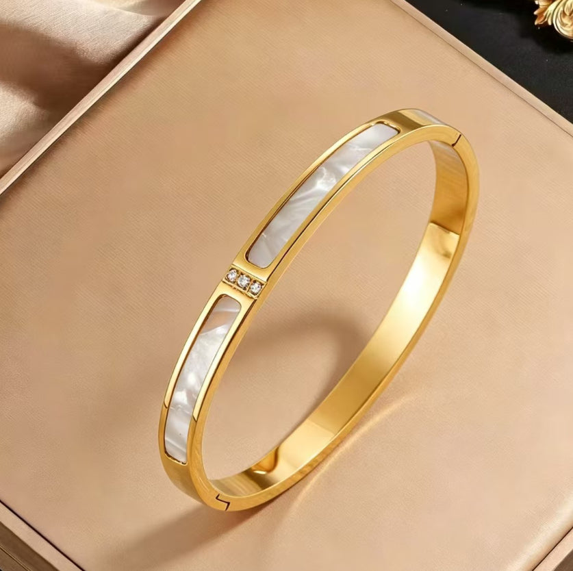 Minimalist Stainless Steel Four-Leaf Clover Electroplated Bracelet for Women