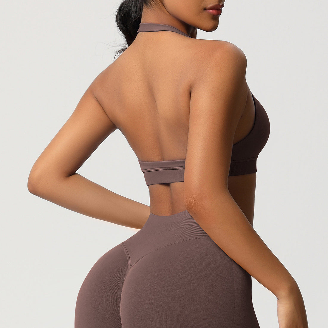 Women's seamless strappy back sports bra and leggings, photo 3