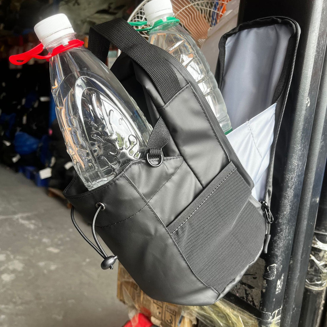 Fitness Magnetic Water Bottle Bag