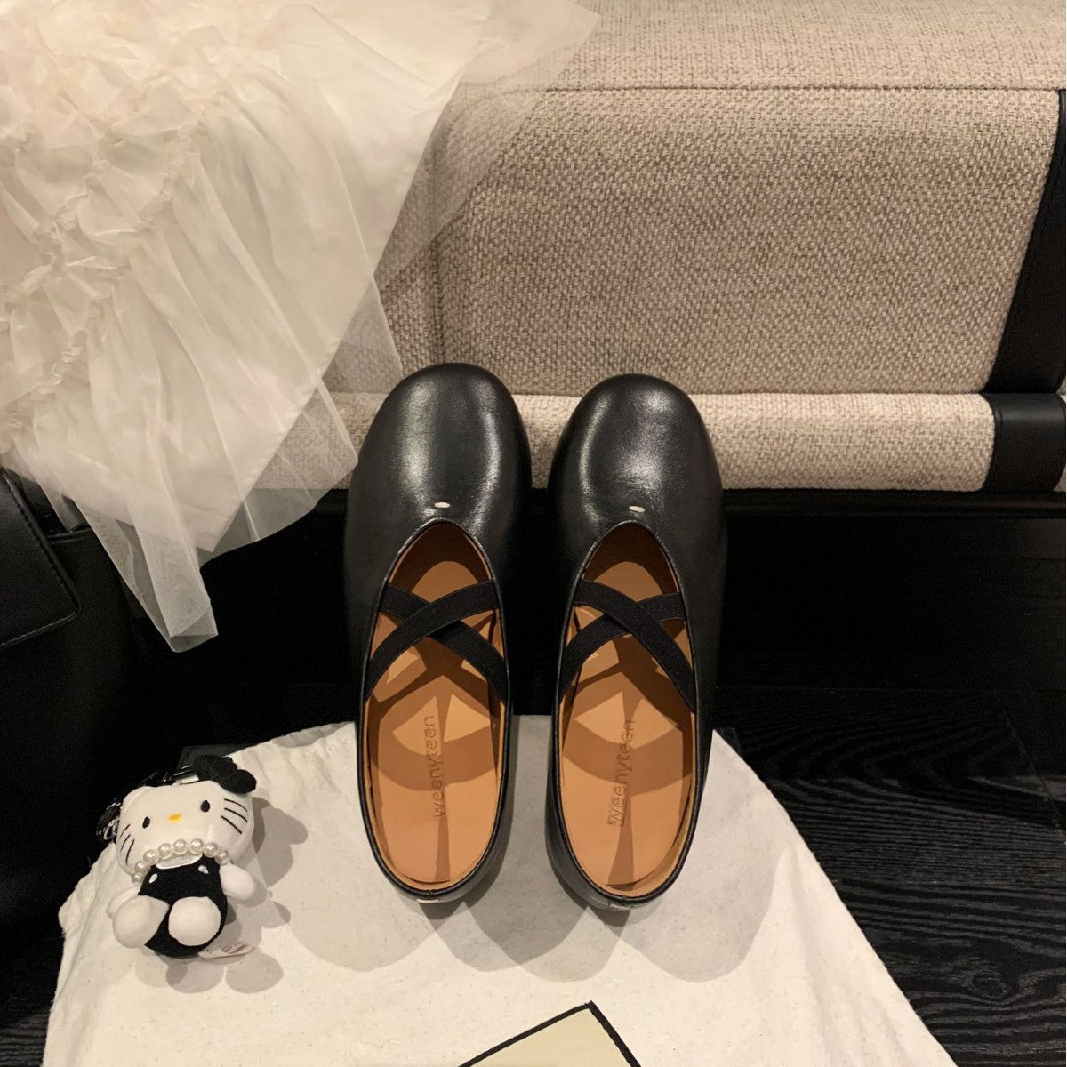 Vintage Cross-Strap Ballet Flat Shoes