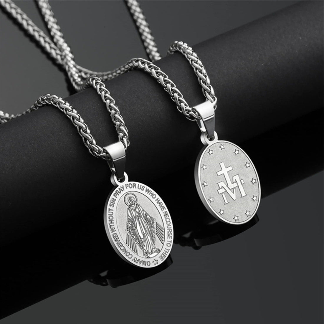 Retro oval double-sided pendant