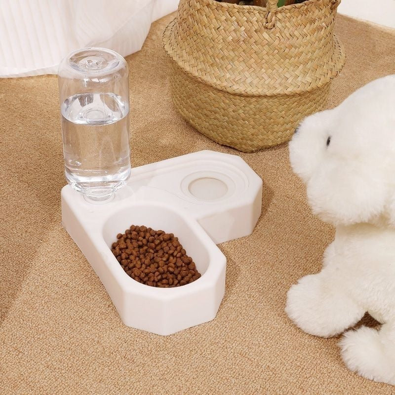 Heart-shaped white dual pet bowl with water dispenser, photo 3