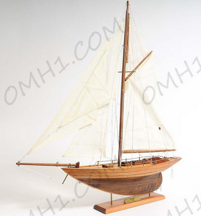 Pen Duick Small-Scale Model Sailing Boat