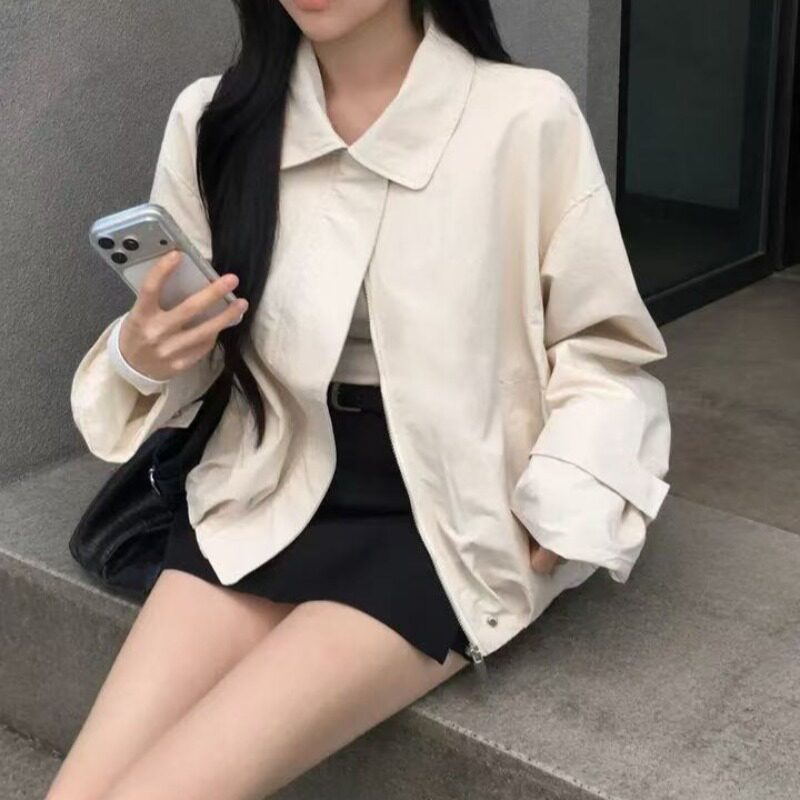 Women's short loose-fit trench coat with lapel collar, photo 5