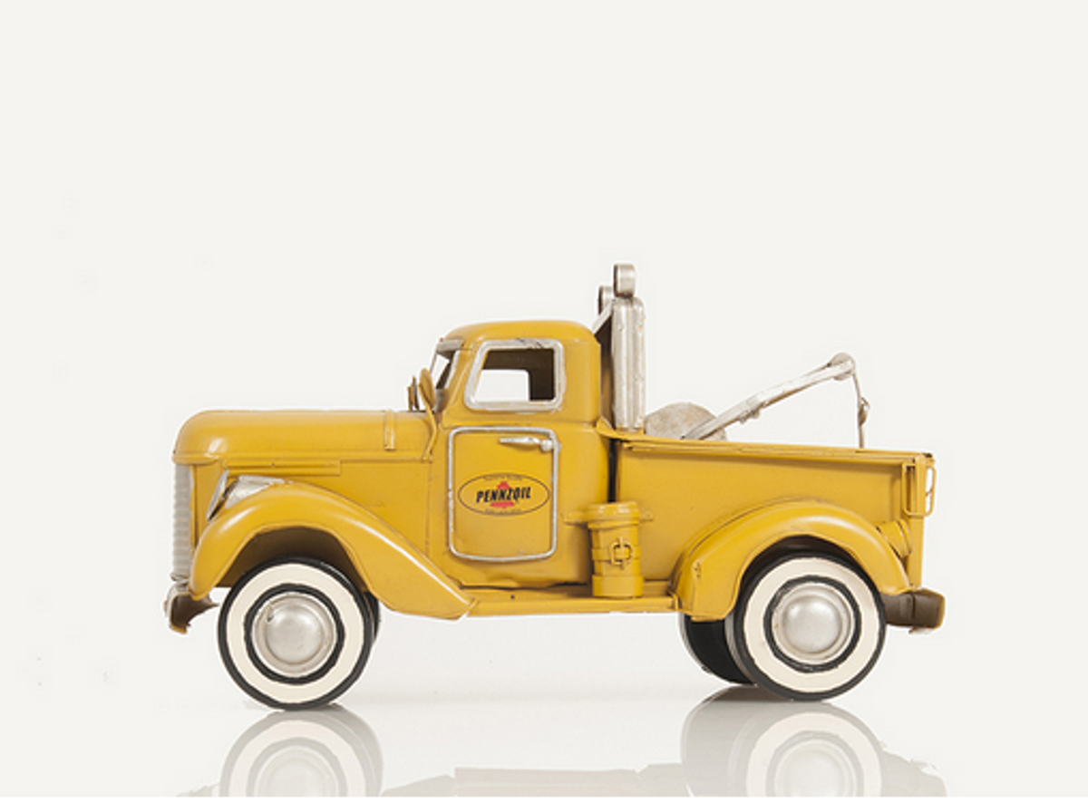Handmade Tin 1926 Pennzoil Scale Model Tow Truck
