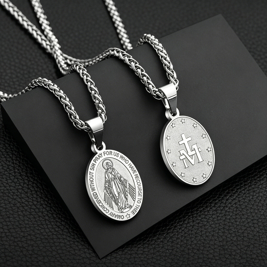 Retro oval double-sided pendant