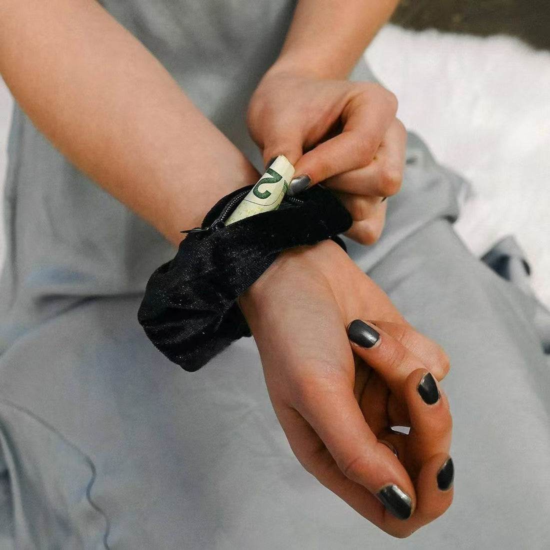 Korean Style Velvet Zipper Scrunchie Adjustable Ponytail Holder Hair Accessory