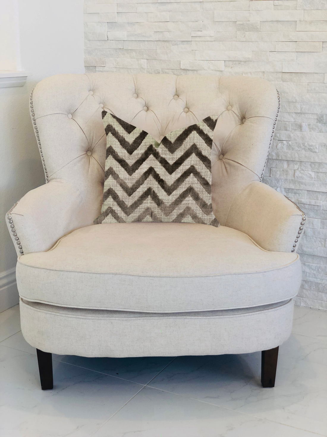 Plutus Oblique Zigzag Luxury Throw Pillow in Beige Tones