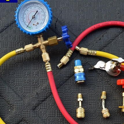 Refrigerant filling tool