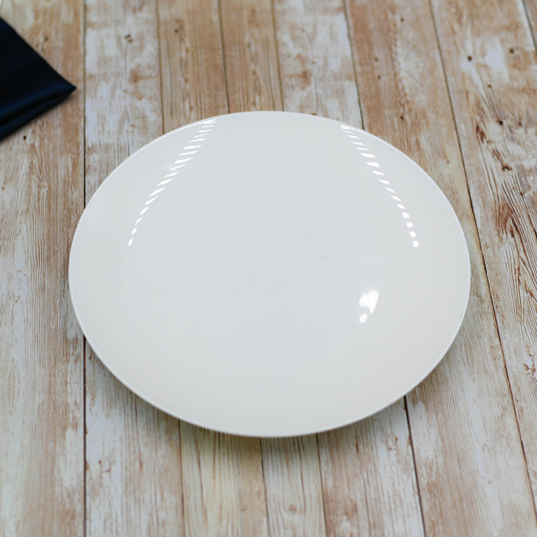 Wilmax Fine Porcelain Round Deep Plate, 9 in / 23 cm, White