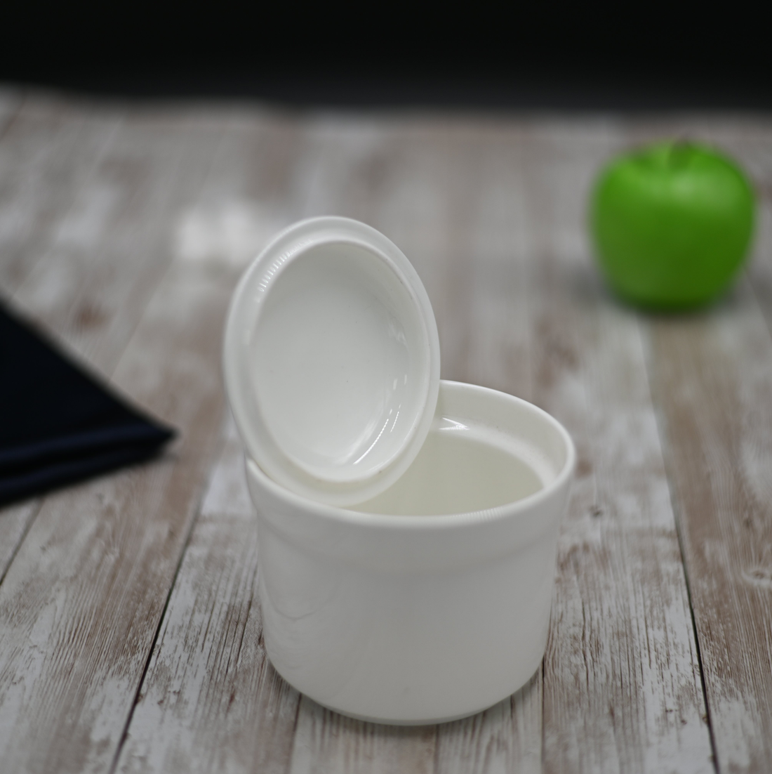 Wilmax Fine Porcelain Soup Cup with Lid, 8 oz, 4 in, Set of 6