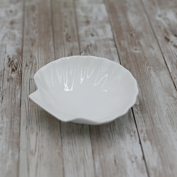 Wilmax White Porcelain Shell Dish, 5 in (13 cm)