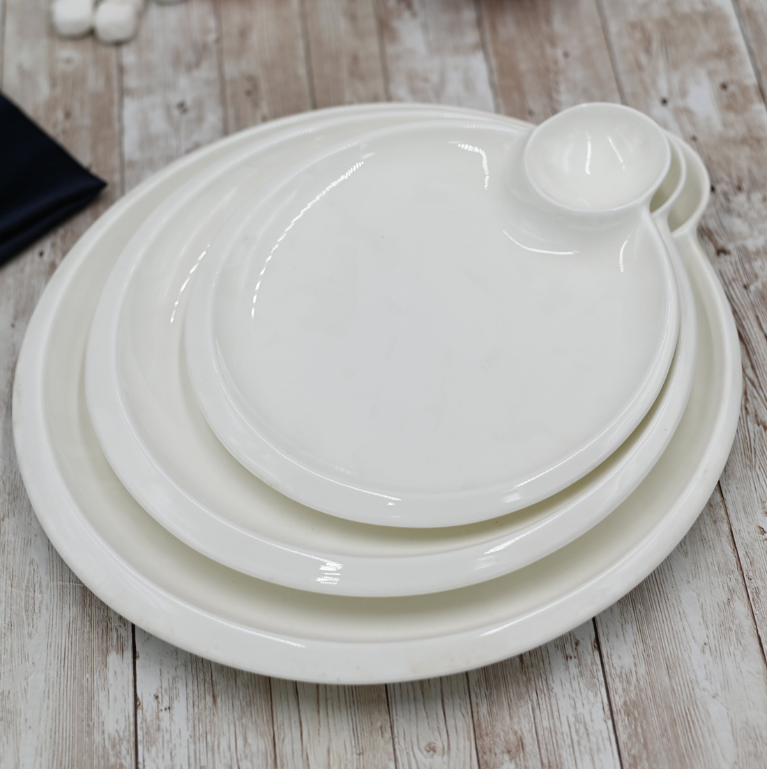 Wilmax White Porcelain Round Platter, 8 in (20 cm)
