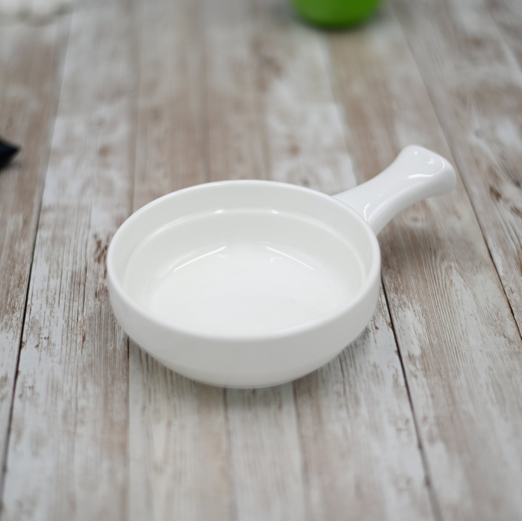 Wilmax Porcelain Baking Dish with Handle, 6 in / 450 ml