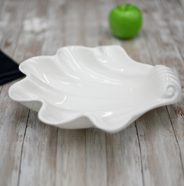Wilmax Porcelain Shell Dish, 11.5 x 11 in