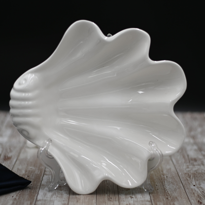 Wilmax Porcelain Shell Dish, 11.5 x 11 in