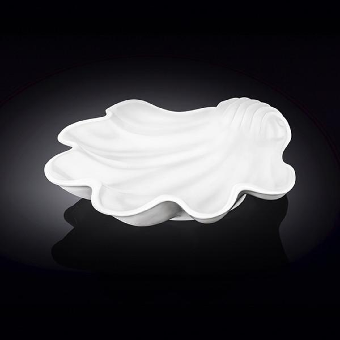 Wilmax Porcelain Shell Dish, 11.5 x 11 in