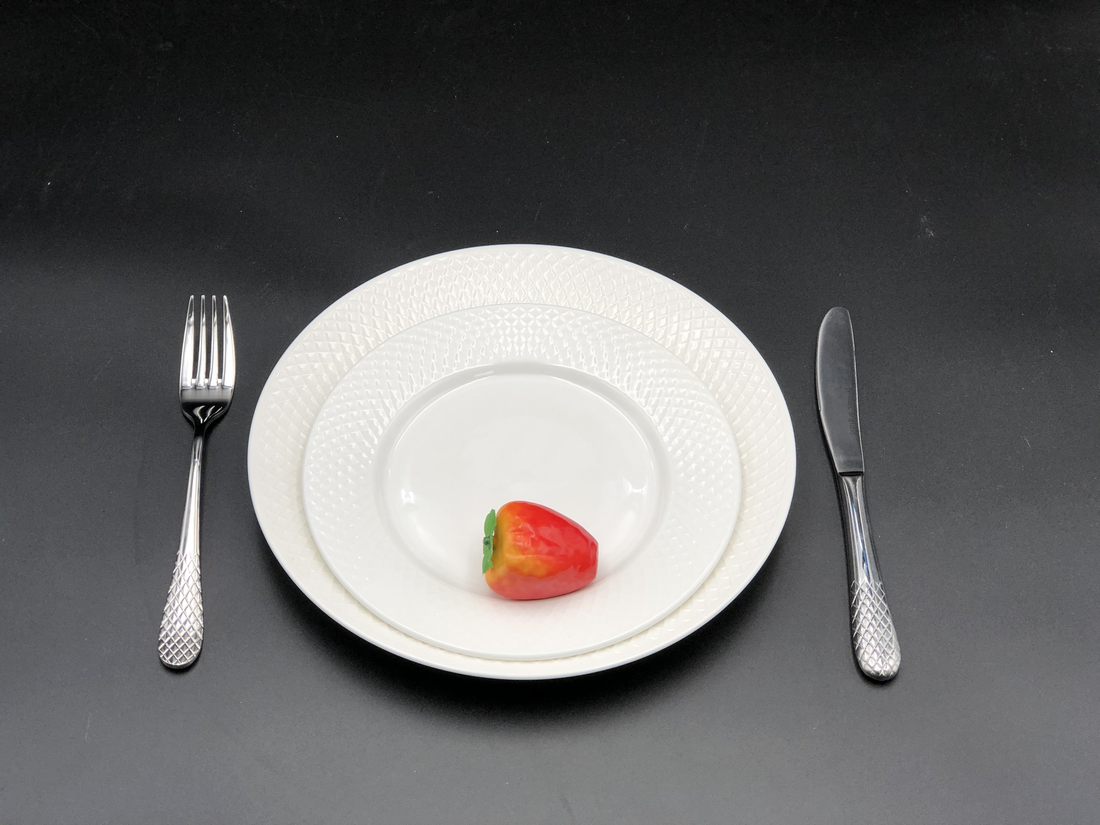 Wilmax Julia Porcelain 24-Piece Dinnerware Set for 6