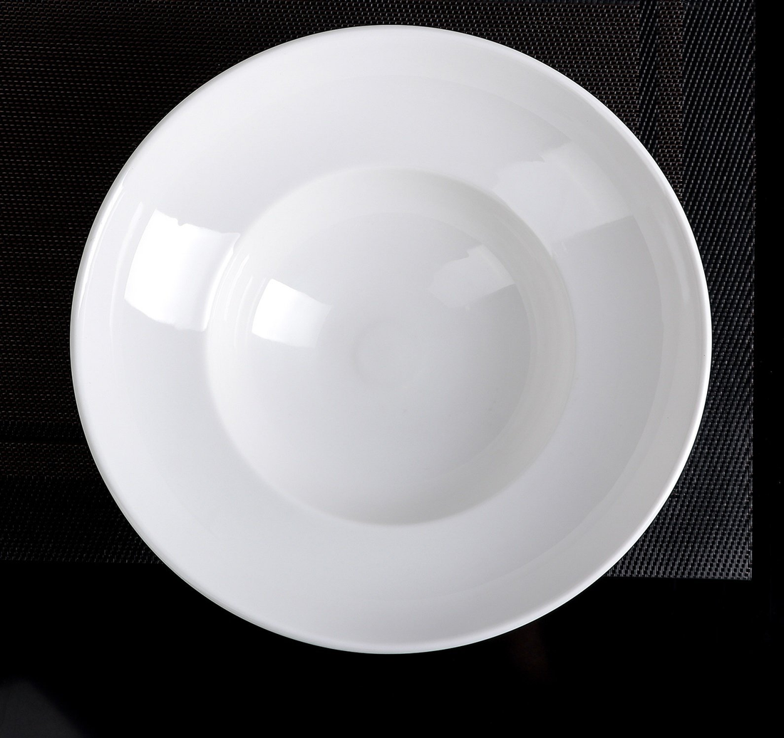 Wilmax Porcelain Deep Plate, 9.75 in / 470 ml