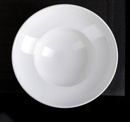 Wilmax Porcelain Deep Plate, 9.75 in / 470 ml
