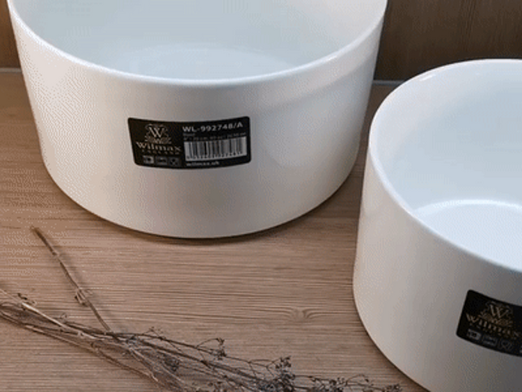 Wilmax Porcelain Serving Bowl, 9 in (123 oz / 3630 ml)