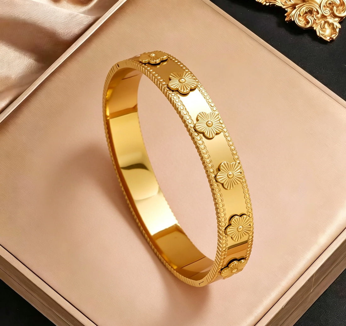 Minimalist Stainless Steel Four-Leaf Clover Electroplated Bracelet for Women