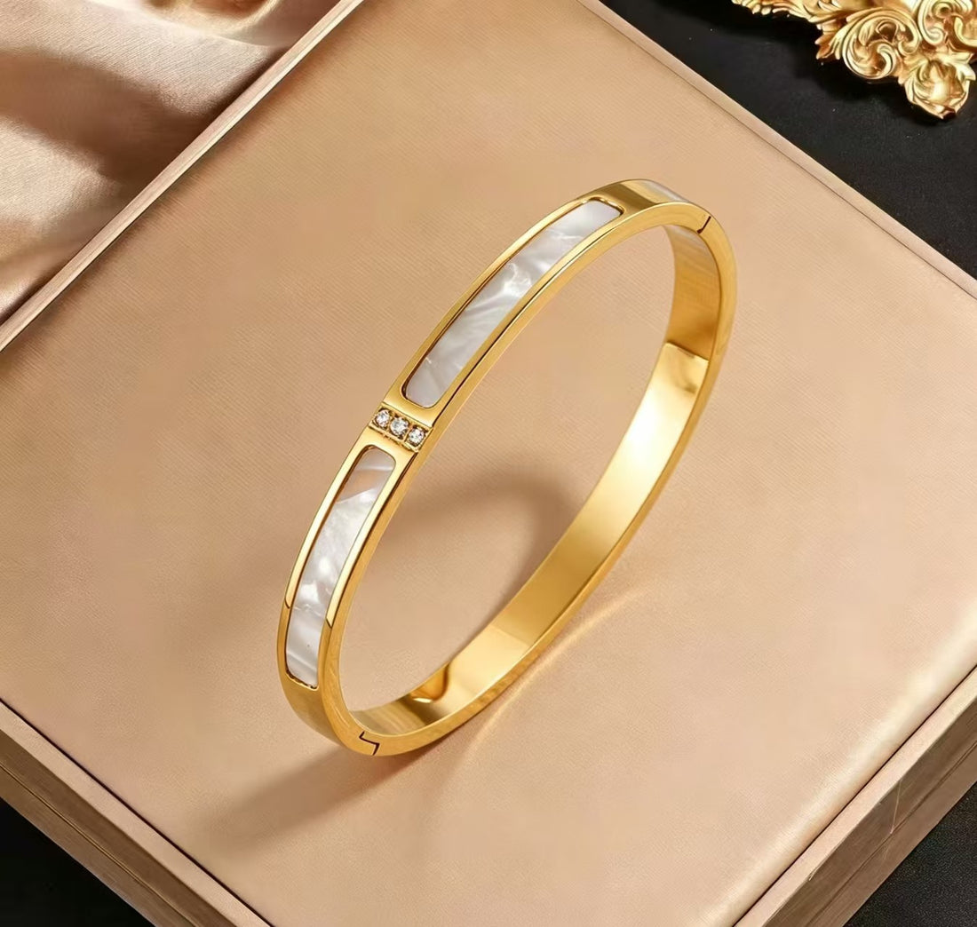 Minimalist Stainless Steel Four-Leaf Clover Electroplated Bracelet for Women