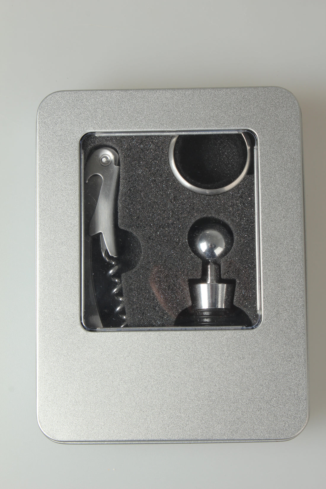 Wine opener set inside the silver gift tin