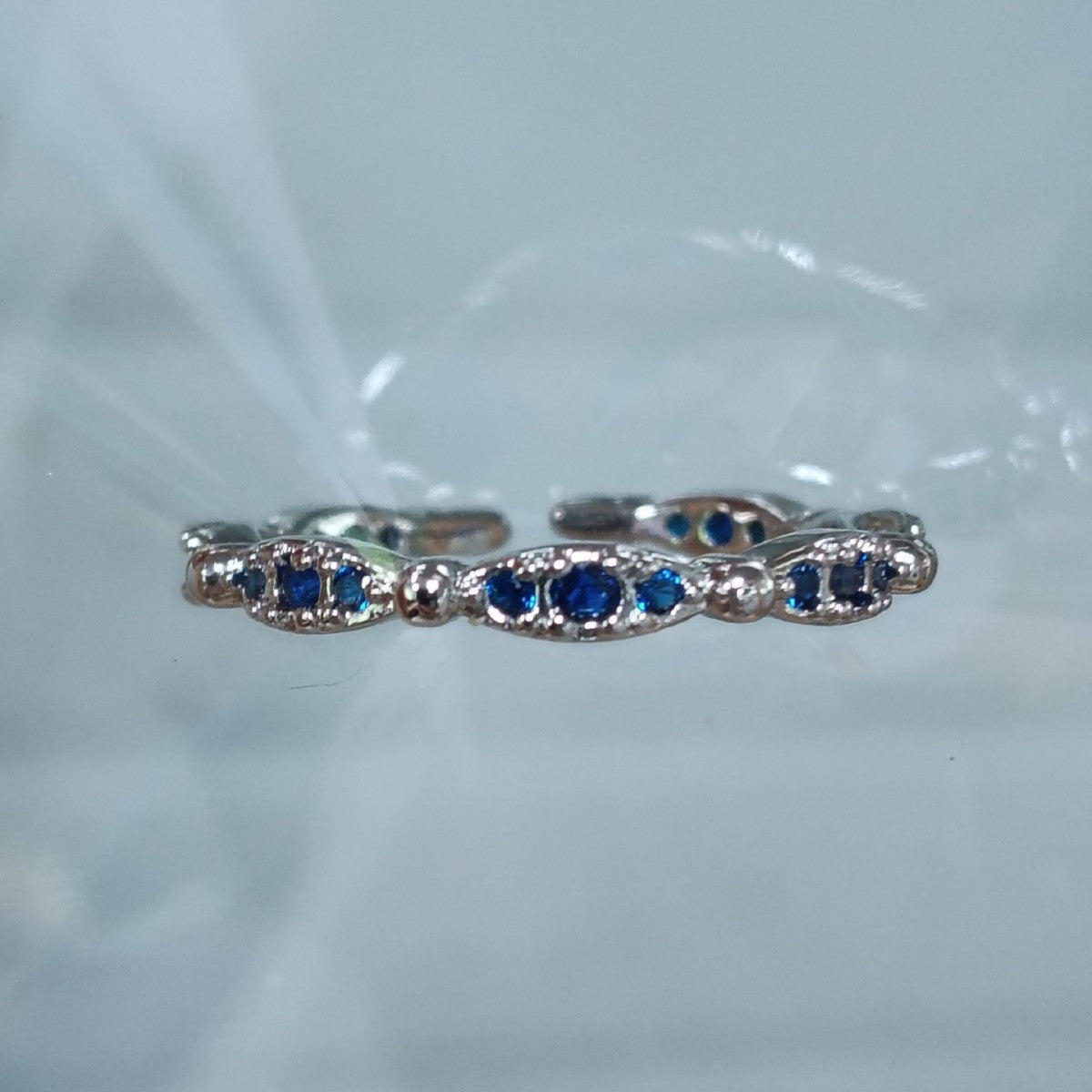 Shining blue small prong-set diamond ring